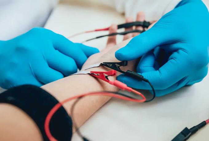 ELETTROMIOGRAFIA - Centro Biolab Cutrofiano